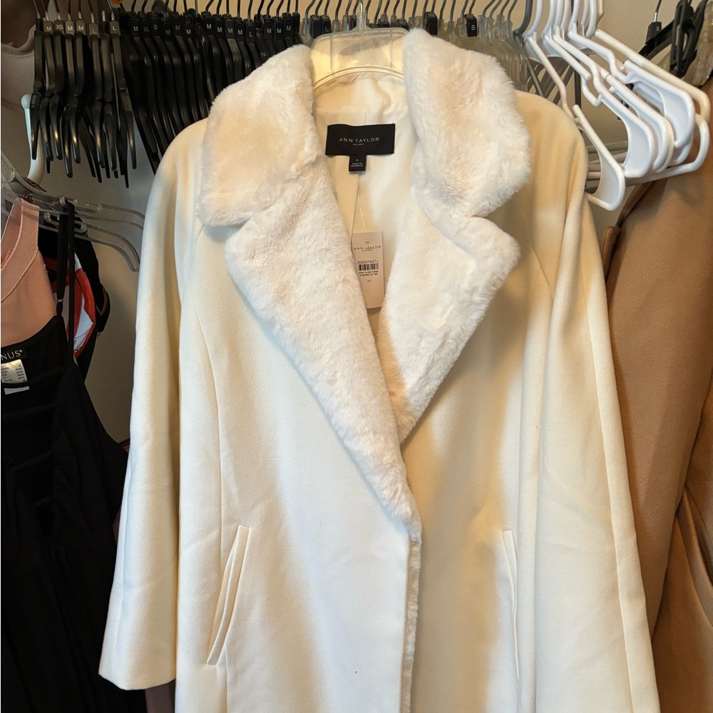 Ann Taylor women’s winter coat, wrap belted with faux fur collar and lining.